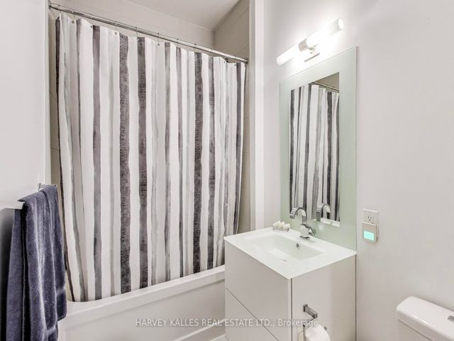 1025 - 111 St.Clair Ave