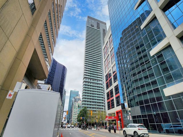 714 - 300 Front St W