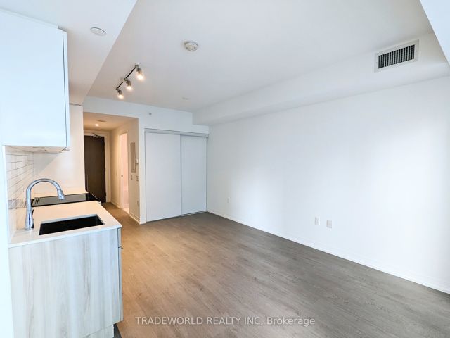 1724 - 251 Jarvis St