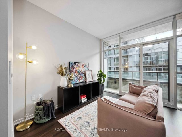 801 - 36 Lisgar St
