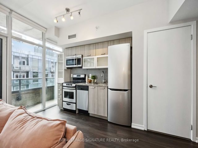 801 - 36 Lisgar St