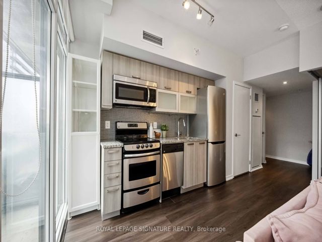 801 - 36 Lisgar St