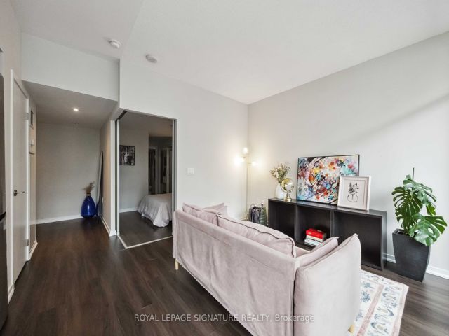 801 - 36 Lisgar St