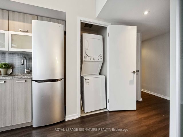 801 - 36 Lisgar St