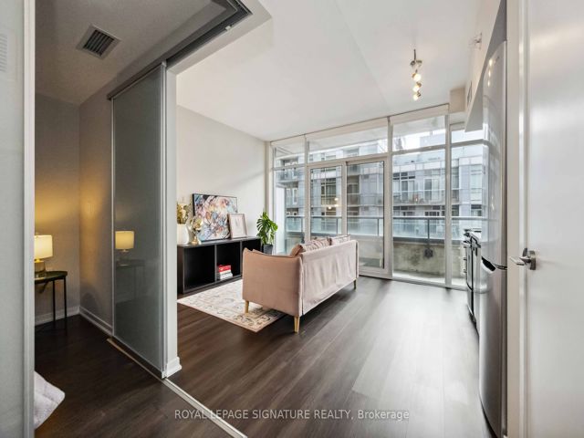 801 - 36 Lisgar St