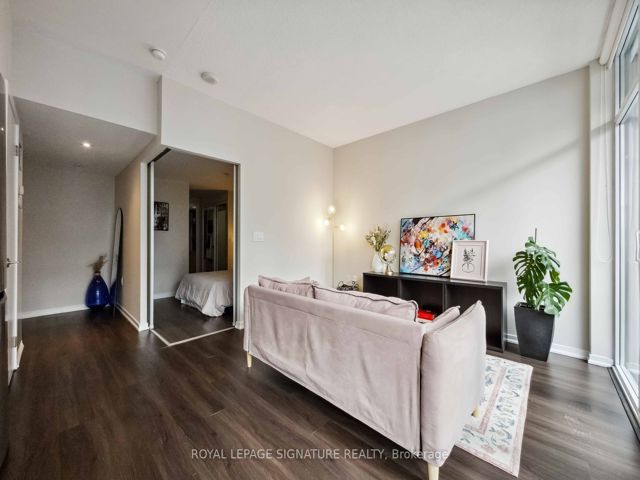 801 - 36 Lisgar St