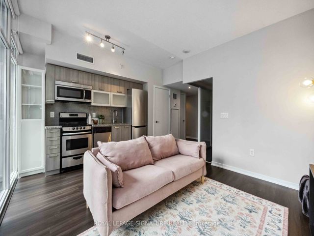 801 - 36 Lisgar St