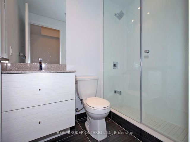 PH31 - 525 Adelaide St