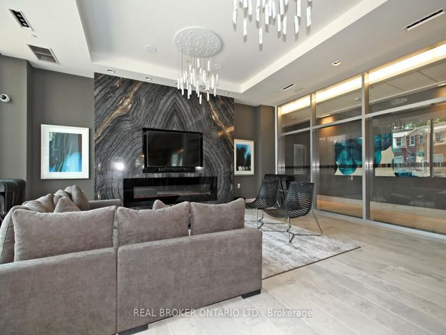 PH31 - 525 Adelaide St