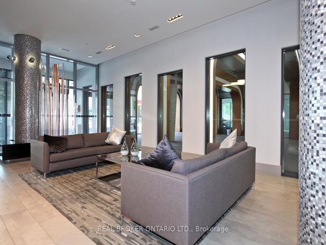 PH31 - 525 Adelaide St