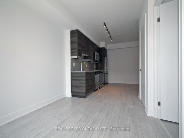 PH31 - 525 Adelaide St