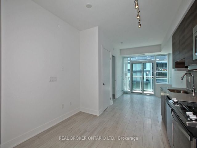 PH31 - 525 Adelaide St