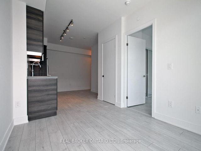PH31 - 525 Adelaide St