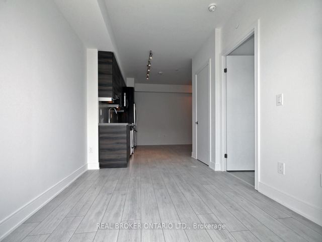 PH31 - 525 Adelaide St