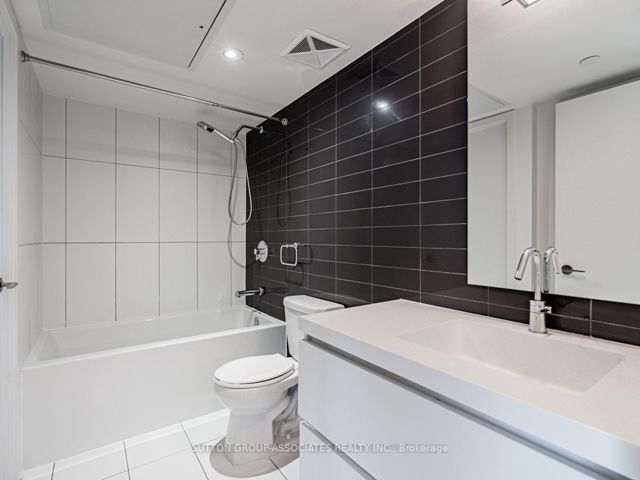 2808 - 75 Queens Wharf Rd