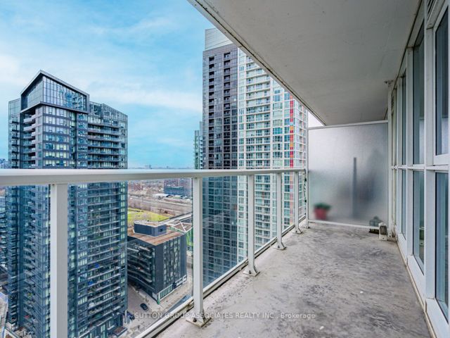 2808 - 75 Queens Wharf Rd