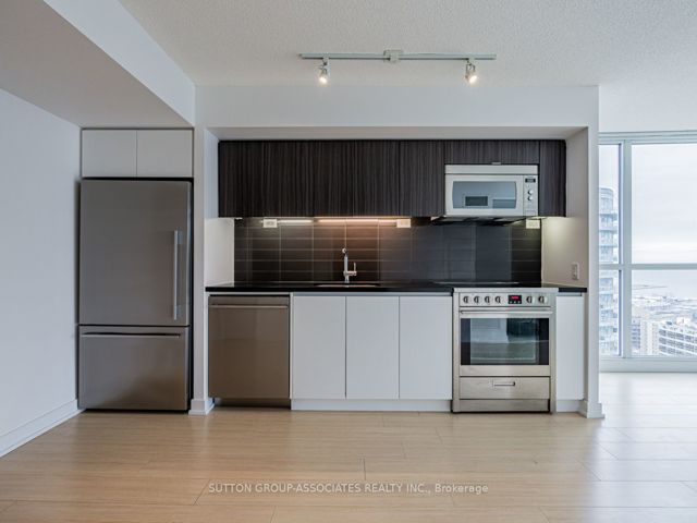 2808 - 75 Queens Wharf Rd