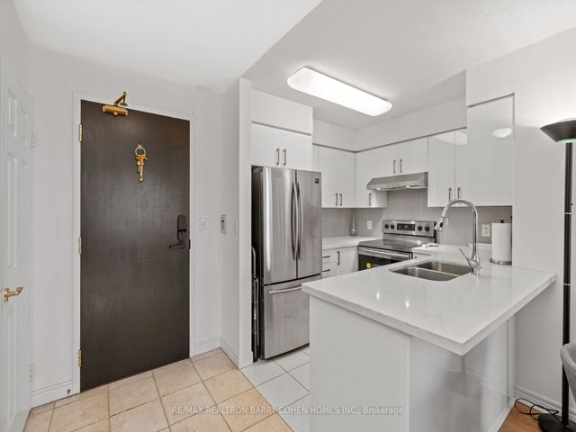2606 - 23 Hollywood Ave