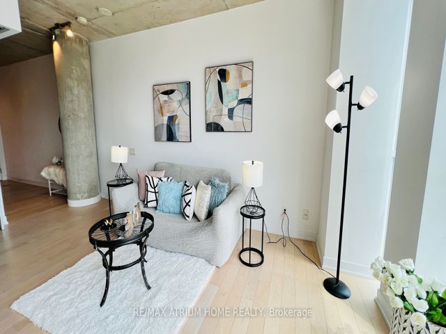 508 - 318 King St E