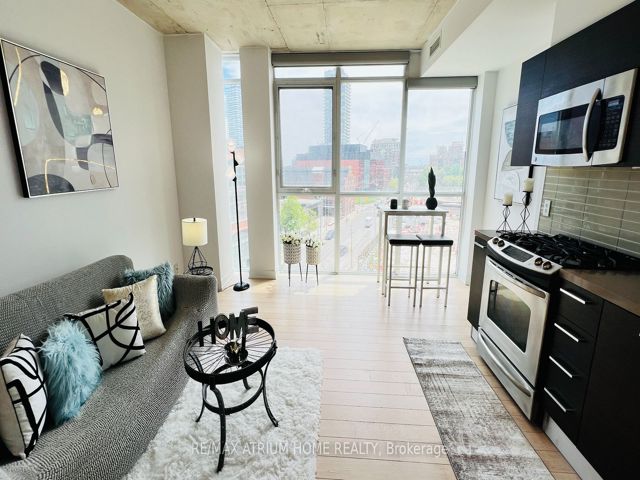508 - 318 King St E
