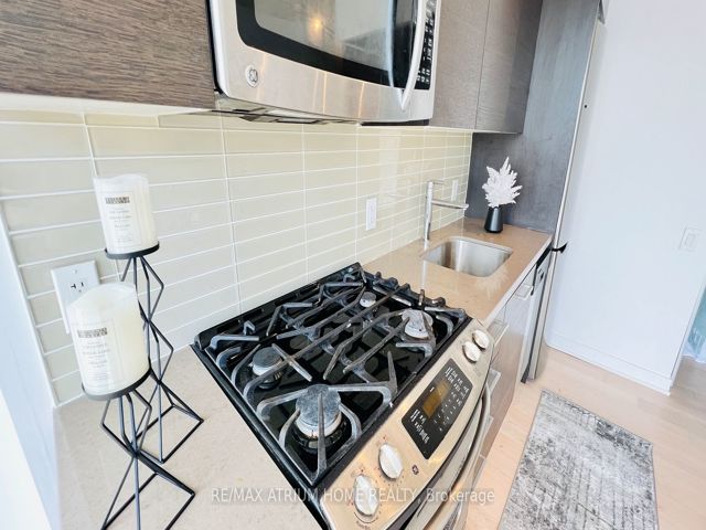 508 - 318 King St E