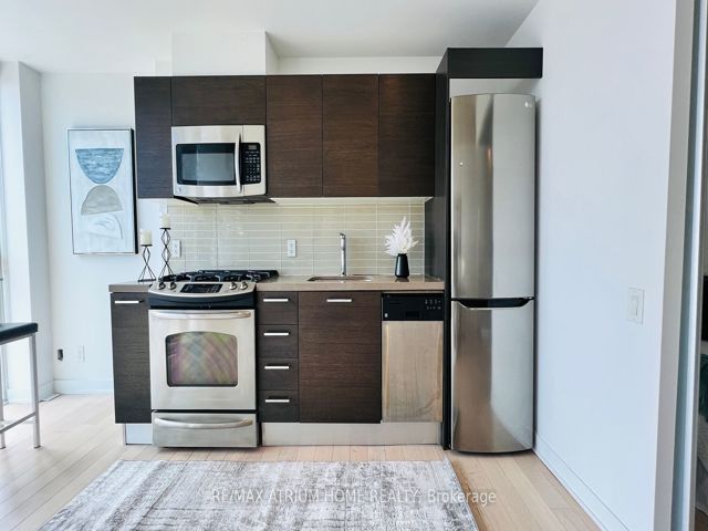 508 - 318 King St E