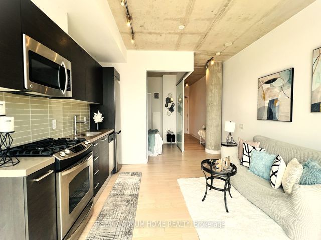 508 - 318 King St E