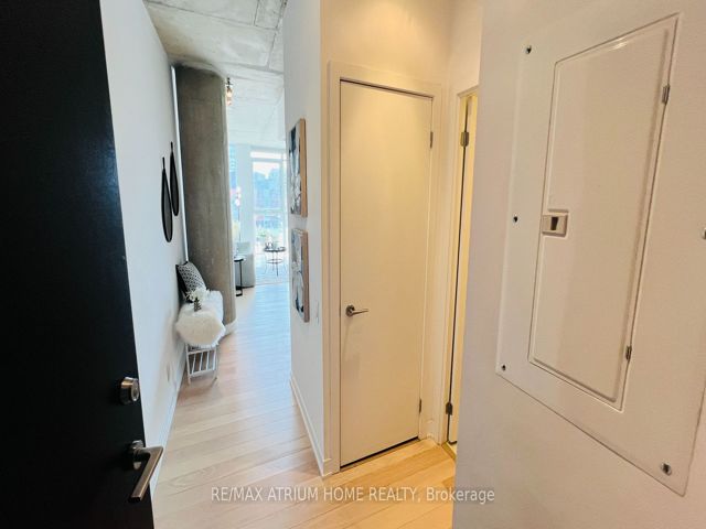 508 - 318 King St E