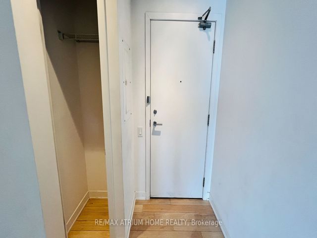 508 - 318 King St E