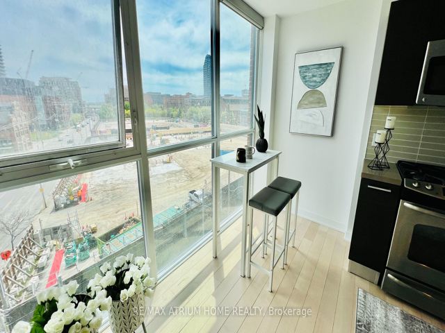 508 - 318 King St E