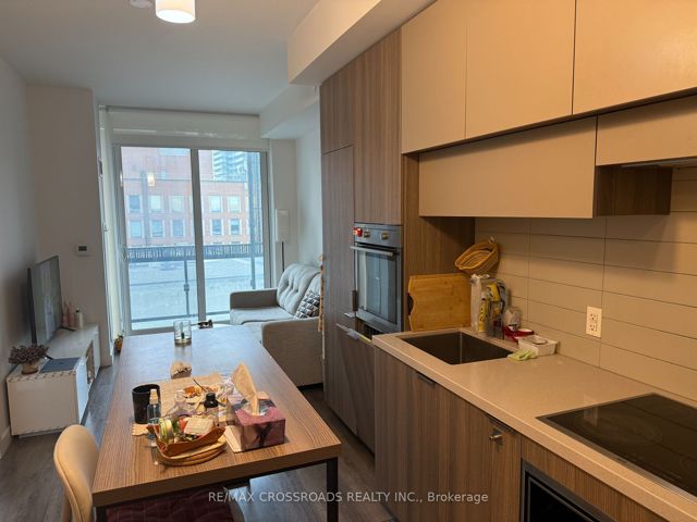 809 - 8 Eglinton Ave E