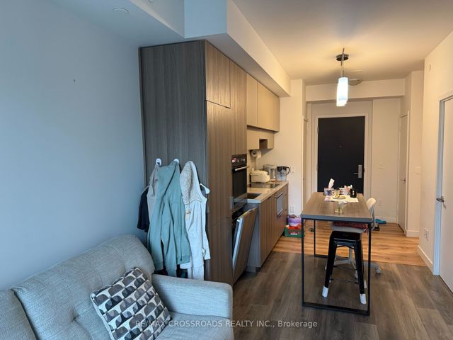 809 - 8 Eglinton Ave E