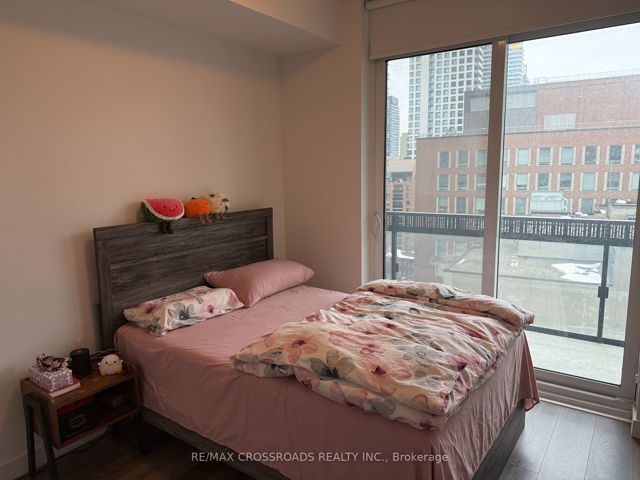 809 - 8 Eglinton Ave E