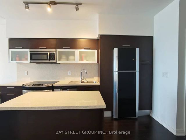 3505 - 386 Yonge St
