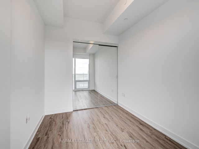 1901 - 15 Queens Quay E