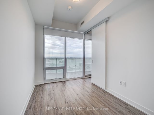 1901 - 15 Queens Quay E