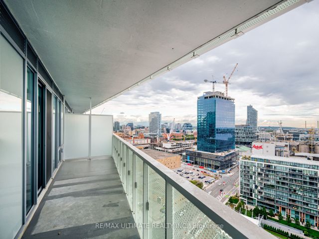 1901 - 15 Queens Quay E
