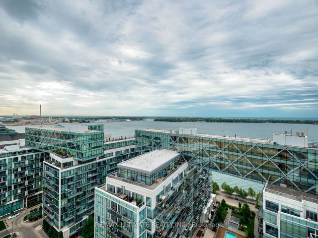 1901 - 15 Queens Quay E