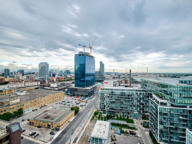 1901 - 15 Queens Quay E