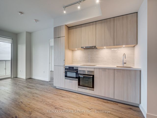1901 - 15 Queens Quay E