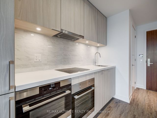 1901 - 15 Queens Quay E