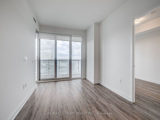 1901 - 15 Queens Quay E