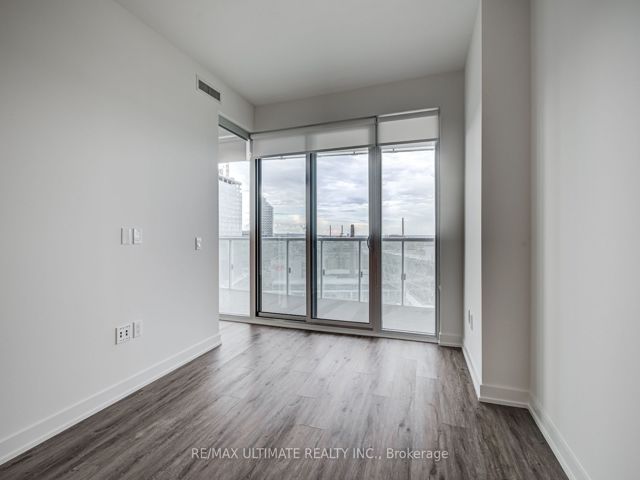 1901 - 15 Queens Quay E