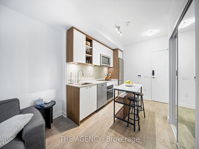 522 - 543 Richmond St W