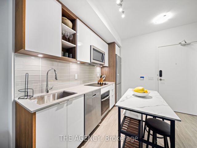 522 - 543 Richmond St W