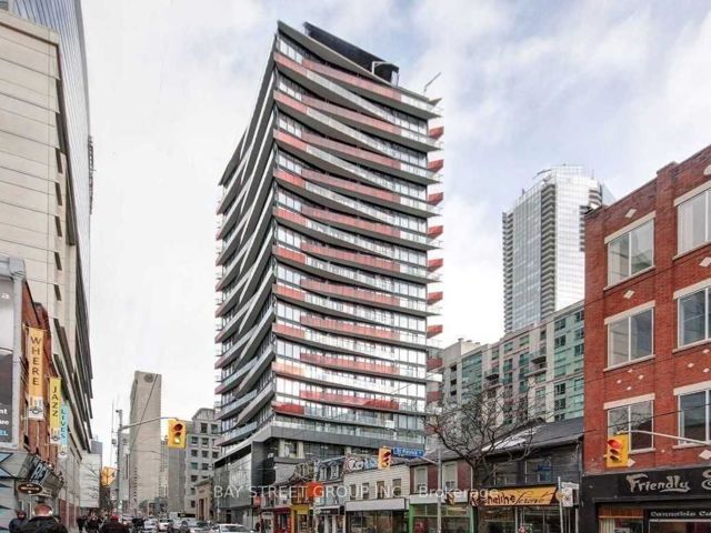 1015 - 215 Queen St W