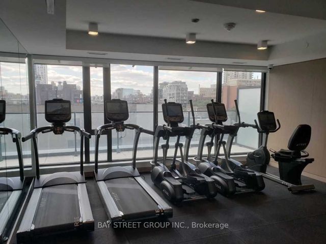 1015 - 215 Queen St W