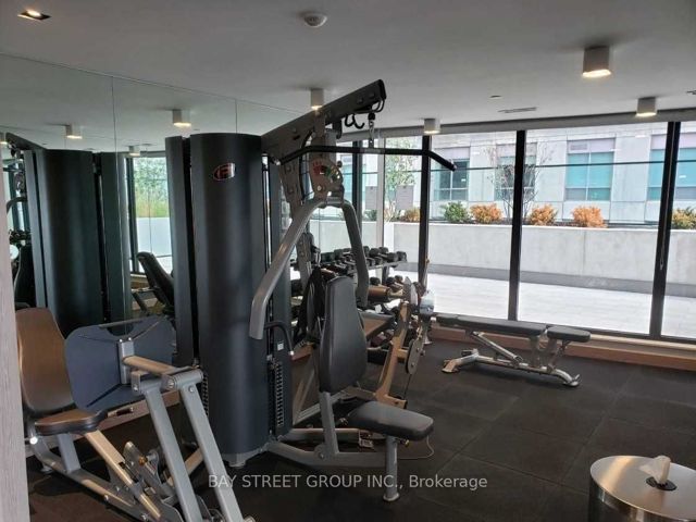 1015 - 215 Queen St W