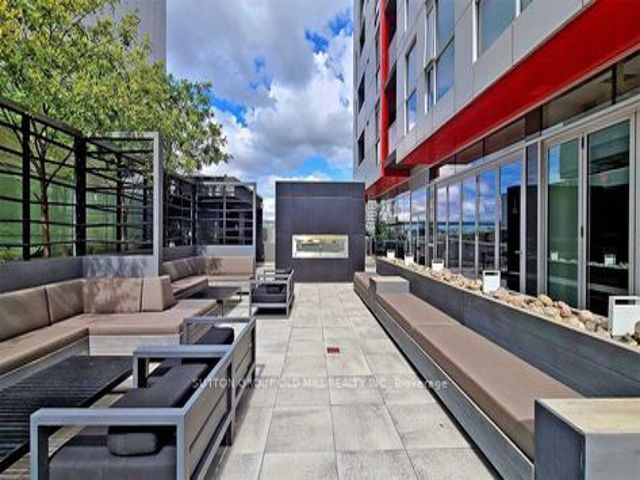 2105 - 318 Richmond St W