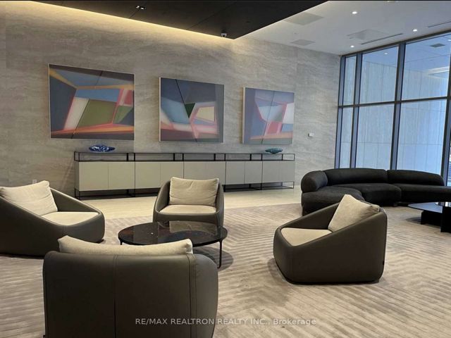 1007 - 2221 Yonge St